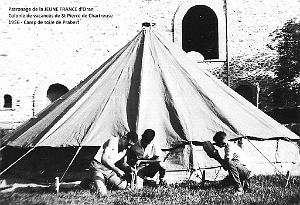 1956 camp de toile de Prabert, monter la tente